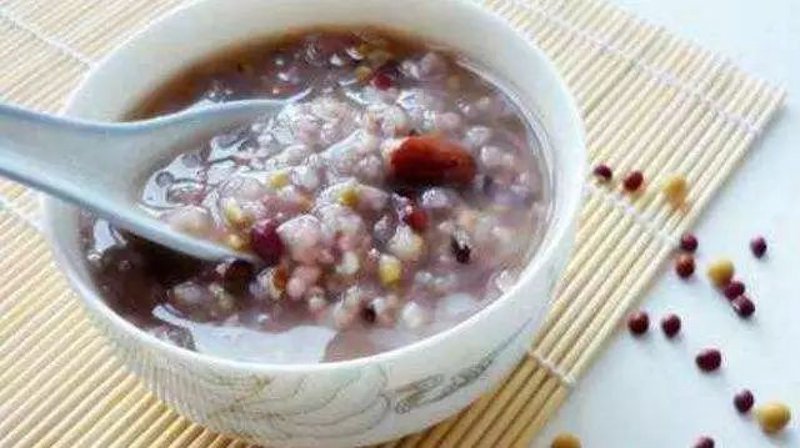 小米粥:温和美食与养生之道